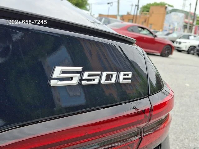 New 2027 Carbon Black Metallic BMW 550e xDrive image 21