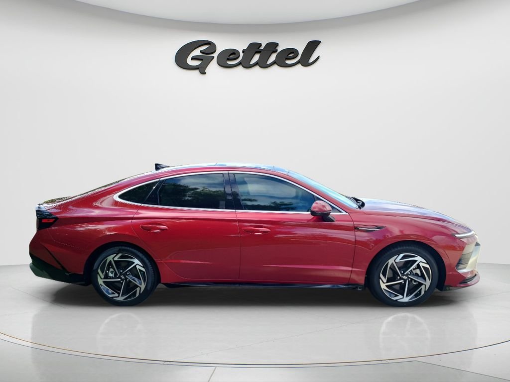 Used 2024 Red Hyundai SEL image 4