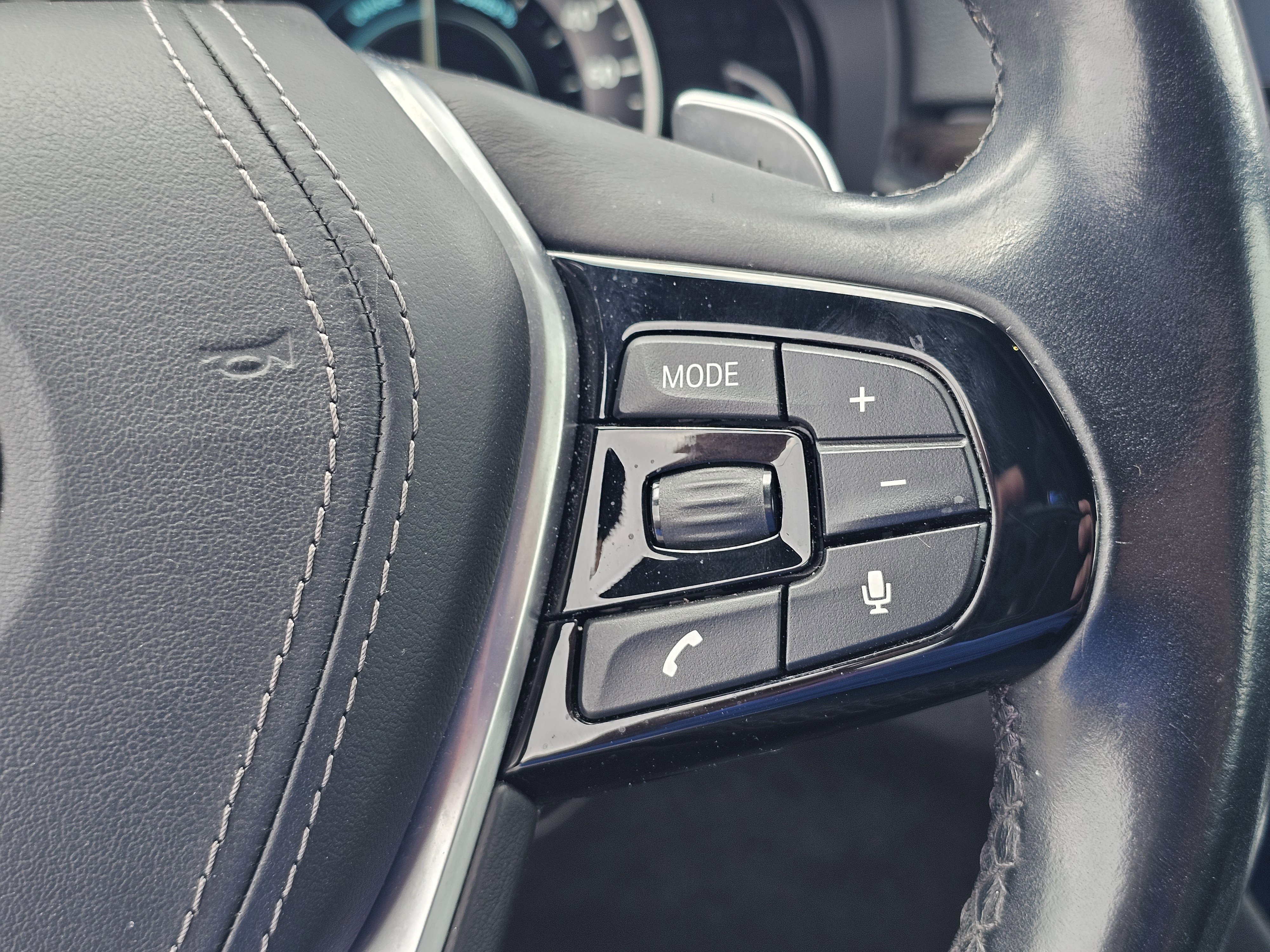 2019 BMW 5 Series 530e - Photo 22