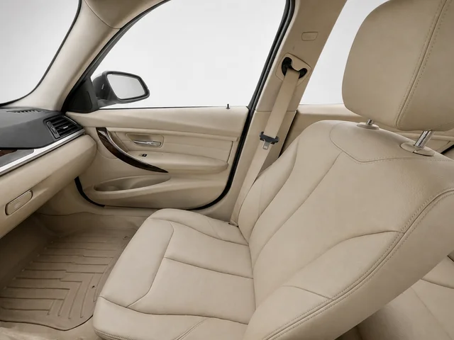Used 2014 White BMW 320i xDrive image 15