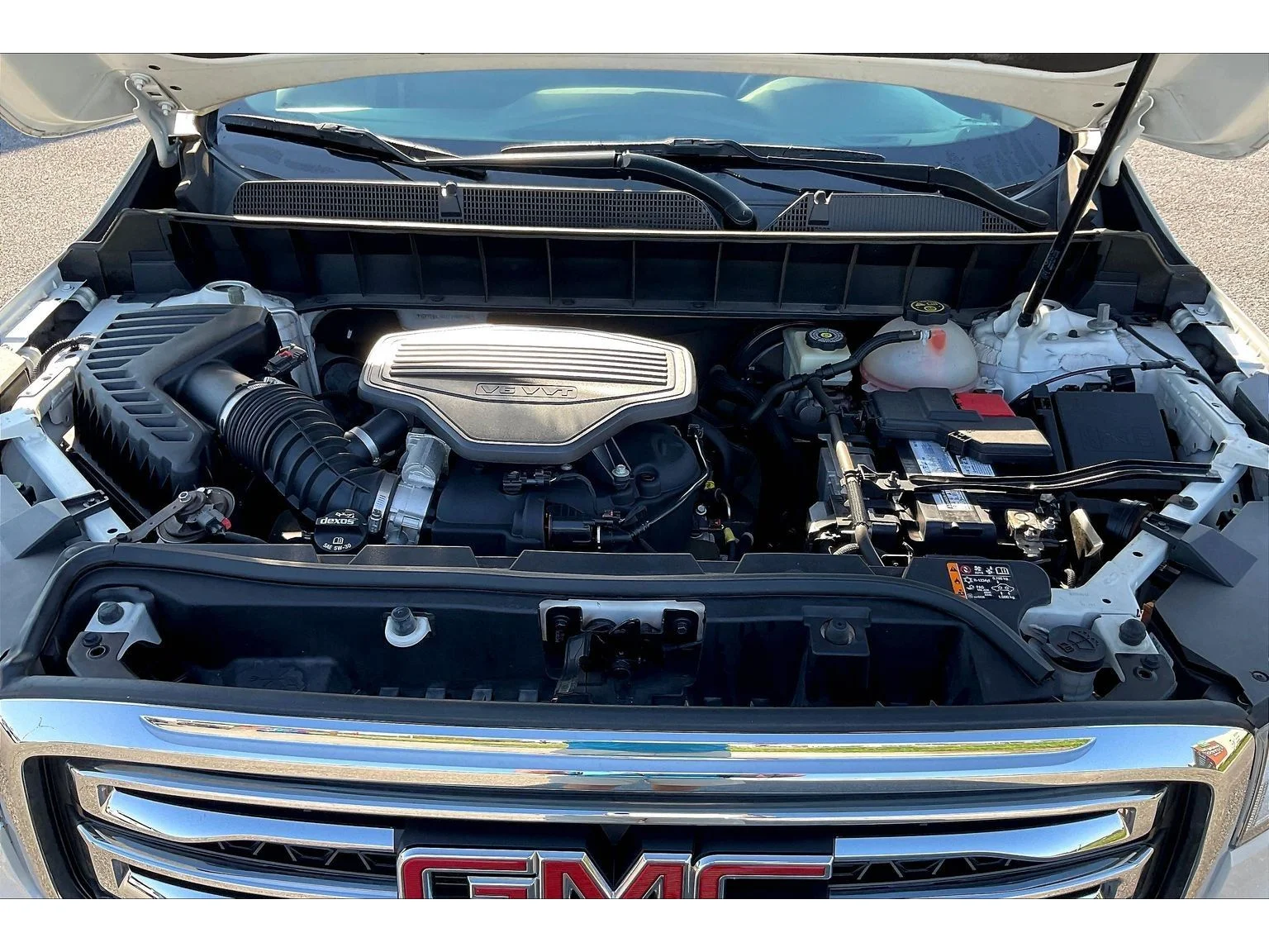 Used 2018 WHITE FROST TRICOAT GMC SLT image 8
