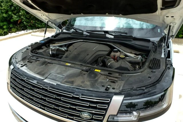 Used 2024 White Land Rover SE image 59