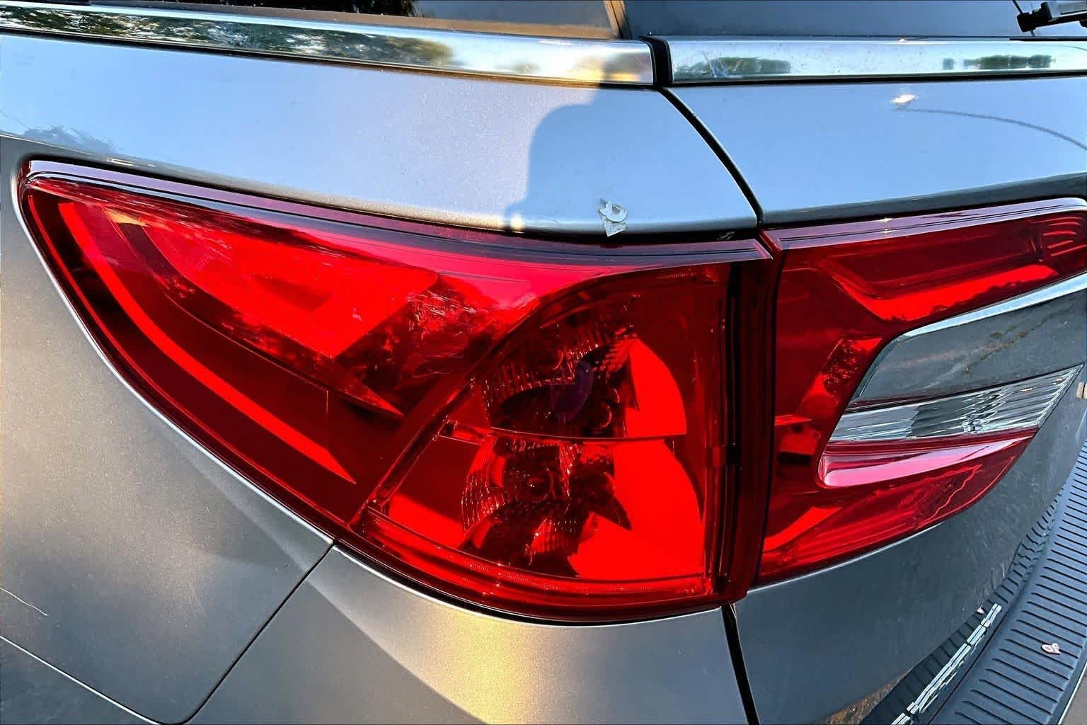 Used 2018 Lunar Silver Metallic Honda EX-L image 27