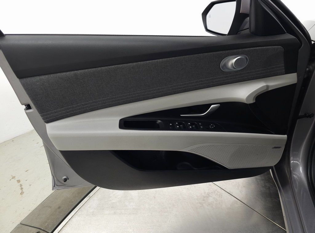 2024 Hyundai Elantra Limited - Photo 13