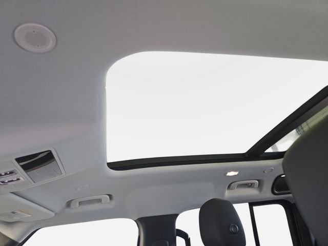 Certified Used 2025 White Land Rover S image 31