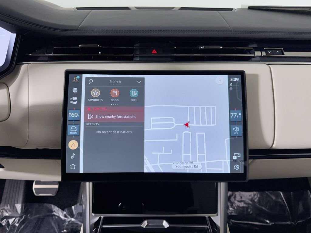 New 2026 CARP GRY PRM MT Land Rover SE image 17