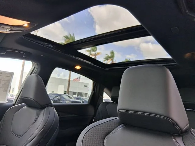 New 2027 RADIANT WHITE INFINITI Luxe AWD image 19