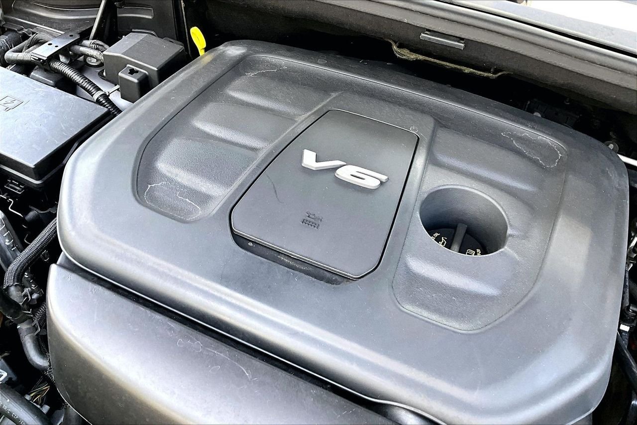 Used 2019 Silver Jeep Altitude image 30