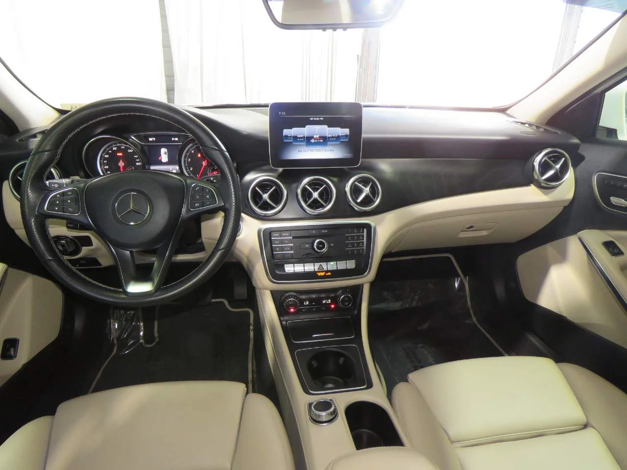 Used 2020 Polar White Mercedes-Benz GLA 250 image 11