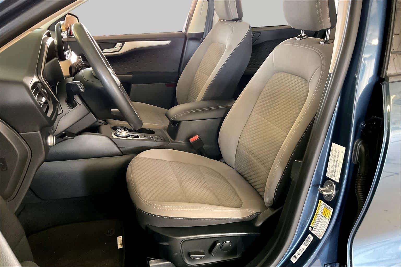 Used 2020 Blue Metallic Ford SE image 7
