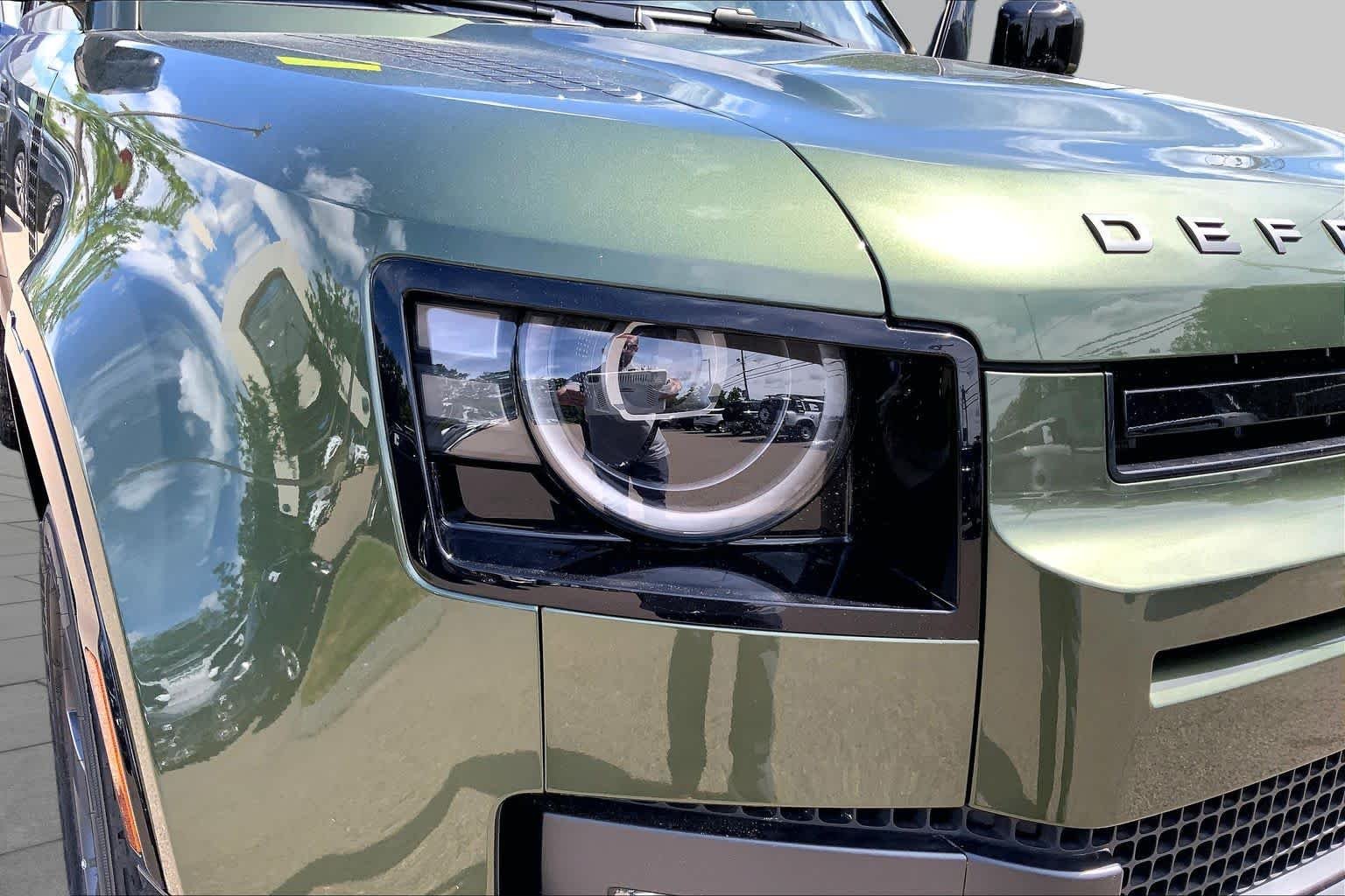 New 2026 Woolstone Green Land Rover X-Dynamic SE image 15