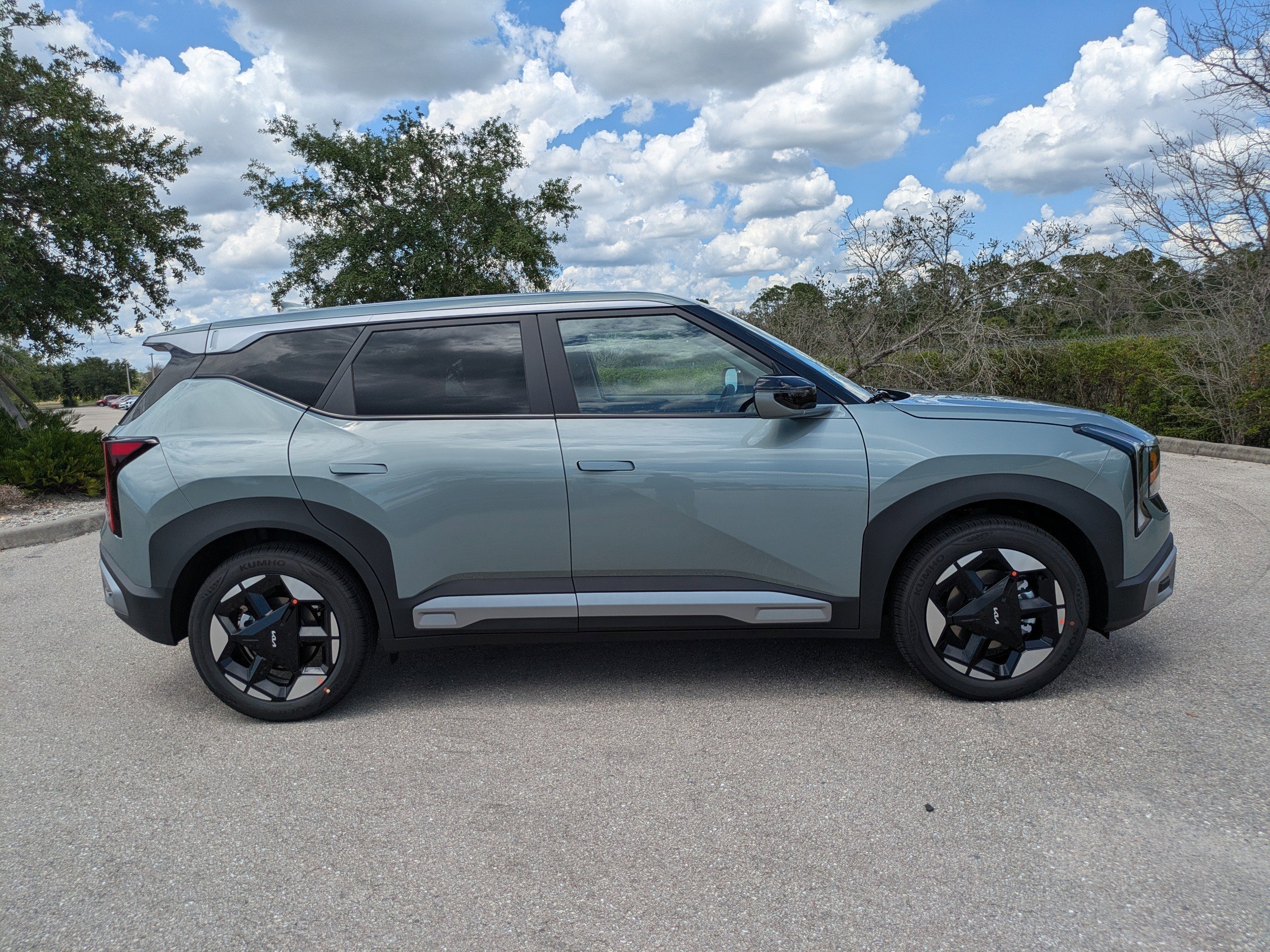 New 2027 Iceberg Green Kia EX image 3