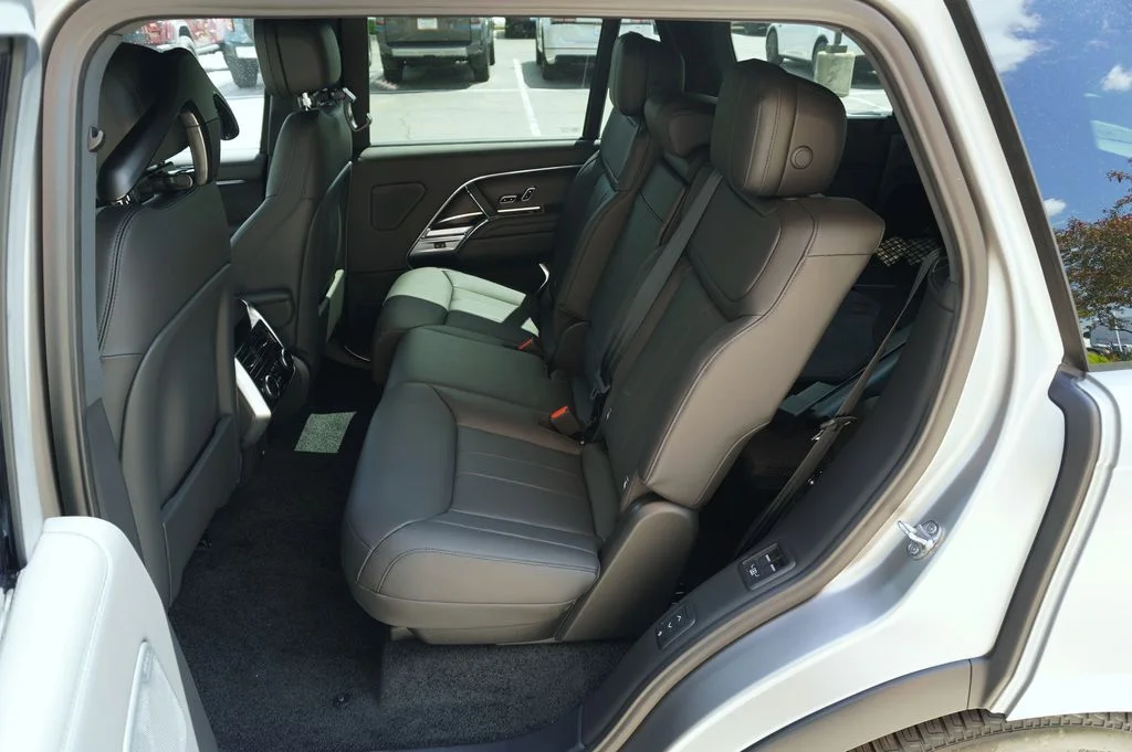 New 2026 Flux Silver Satin Land Rover SE image 33
