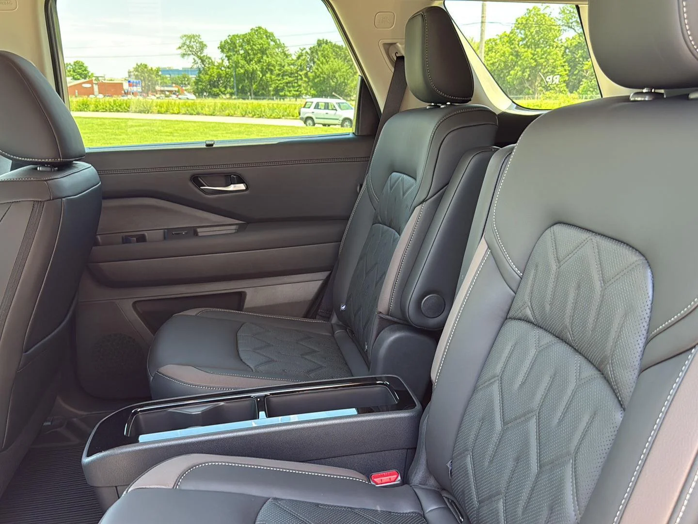 New 2026 Boulder Gray Pearl/Super Black Nissan Platinum image 23