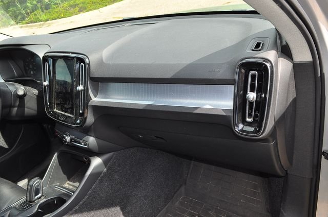 Used 2019 Silver Volvo Momentum image 20
