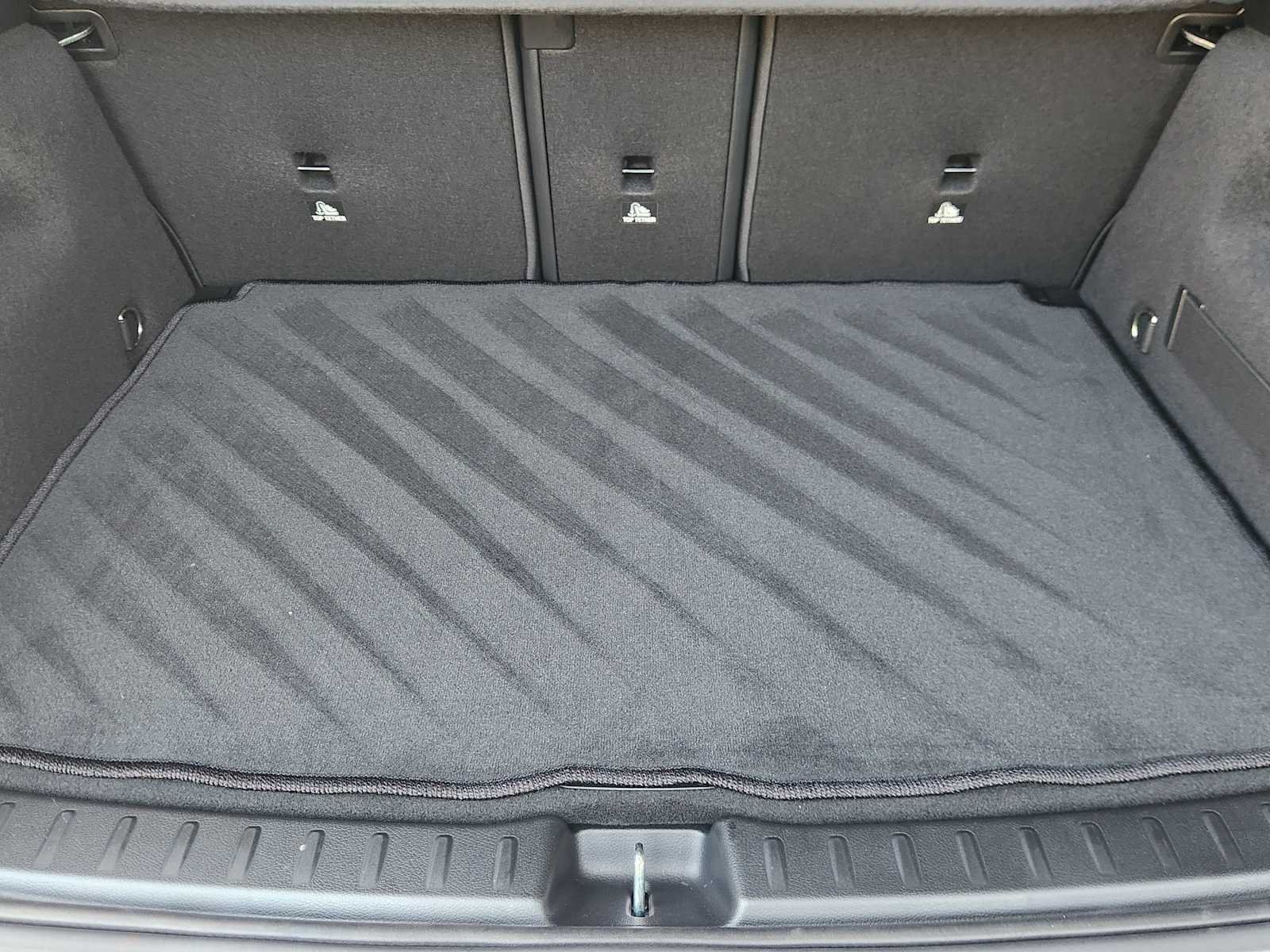 Used 2023 Iridium Silver Metallic Mercedes-Benz GLA 250 image 31