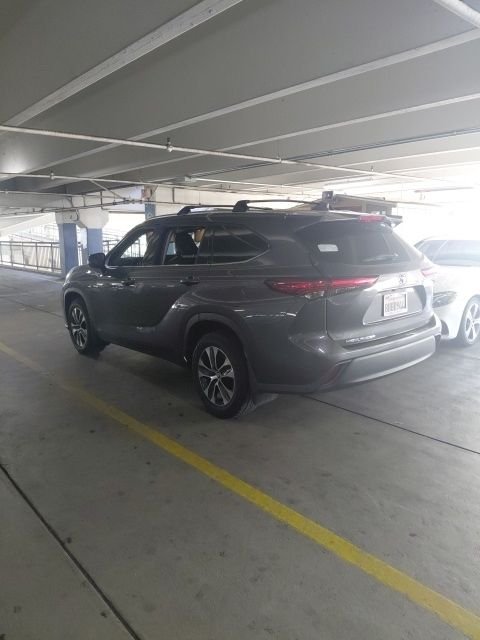 Used 2021 Gray Toyota XLE image 3