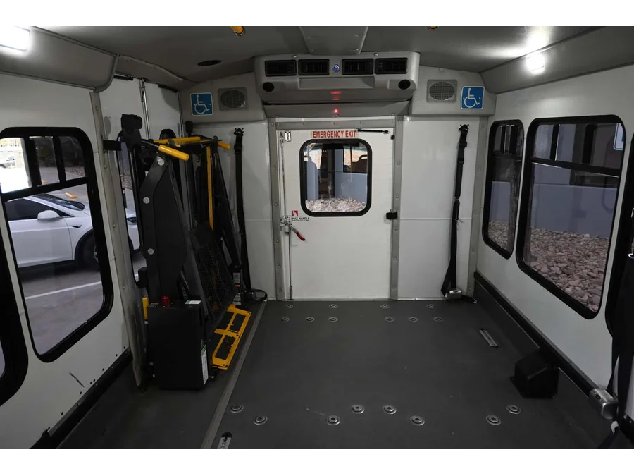 2016 Ford E-Series Cutaway Base - Photo 19