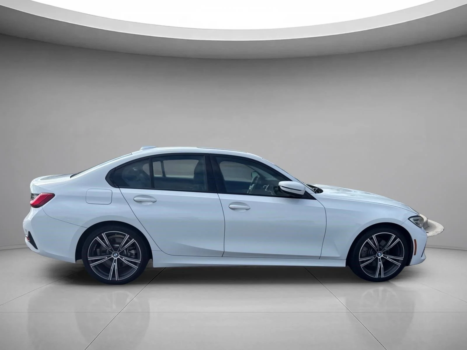 Used 2019 Alpine White BMW 330i image 15