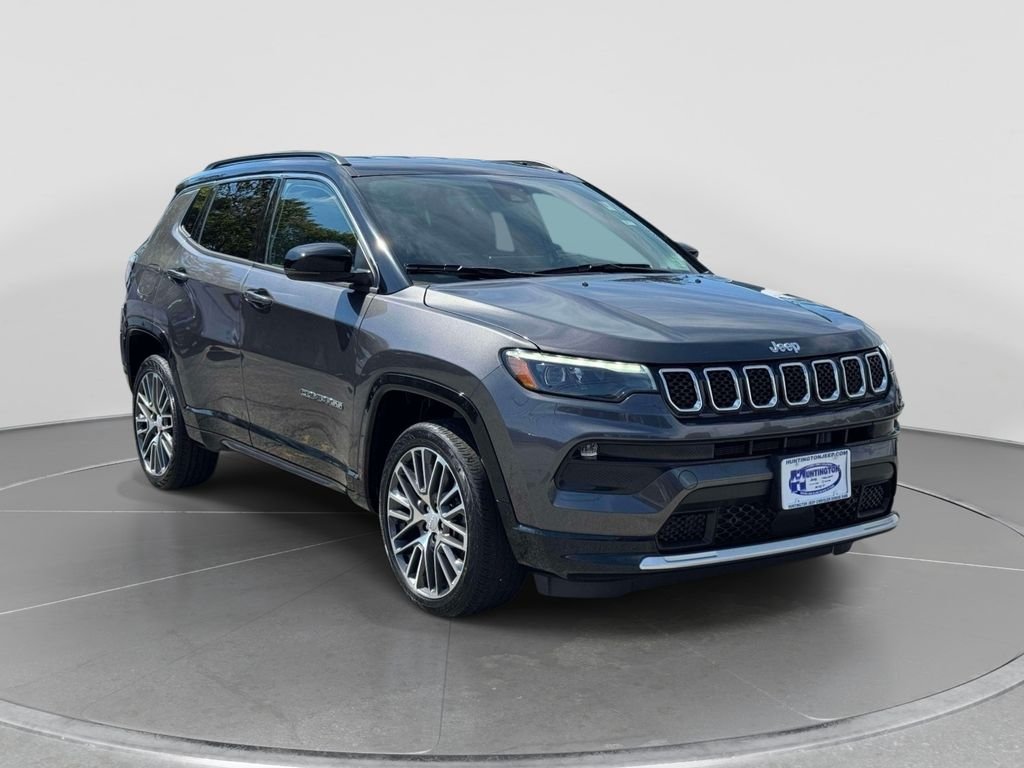 Used 2023 Gray Jeep Limited image 1