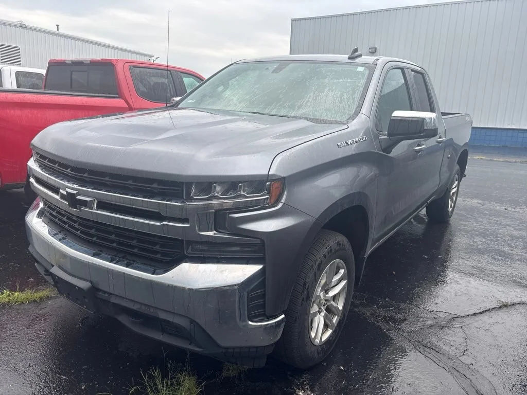 Used 2019 SATIN STEEL METALLIC Chevrolet LT image 3