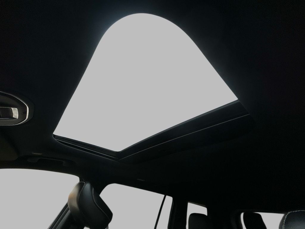Used 2023 Black Jeep Altitude image 31