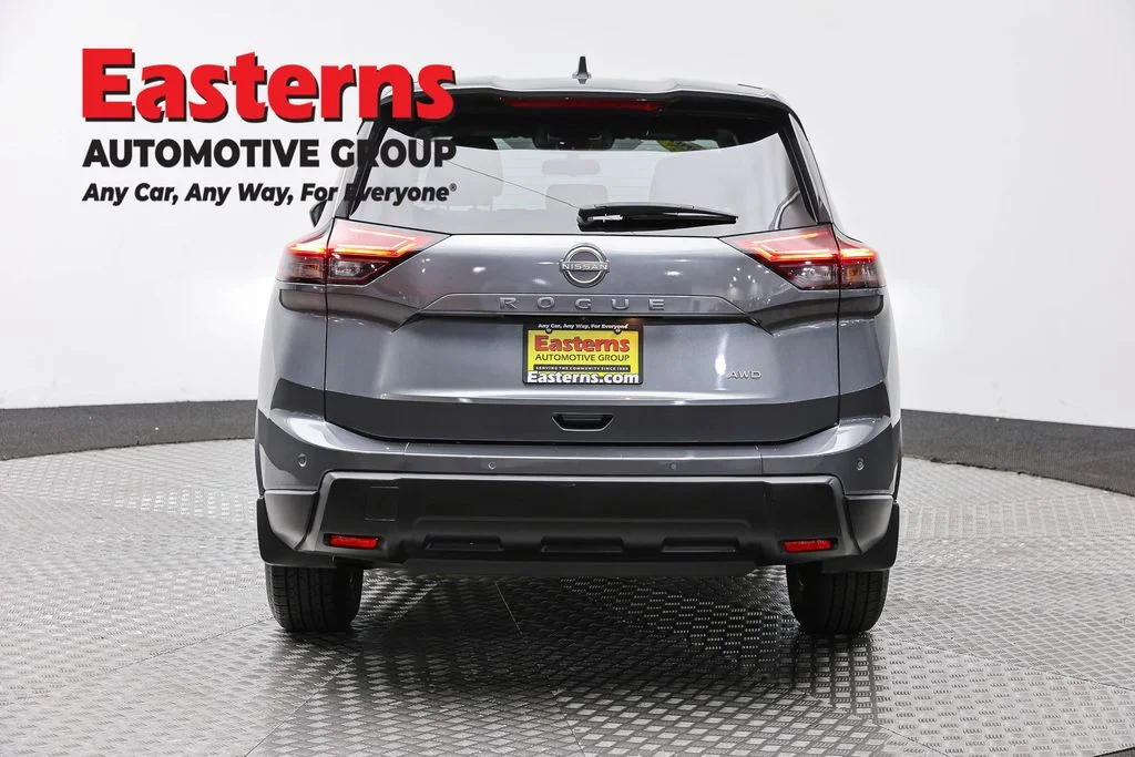 Used 2024 Gray Nissan S image 6