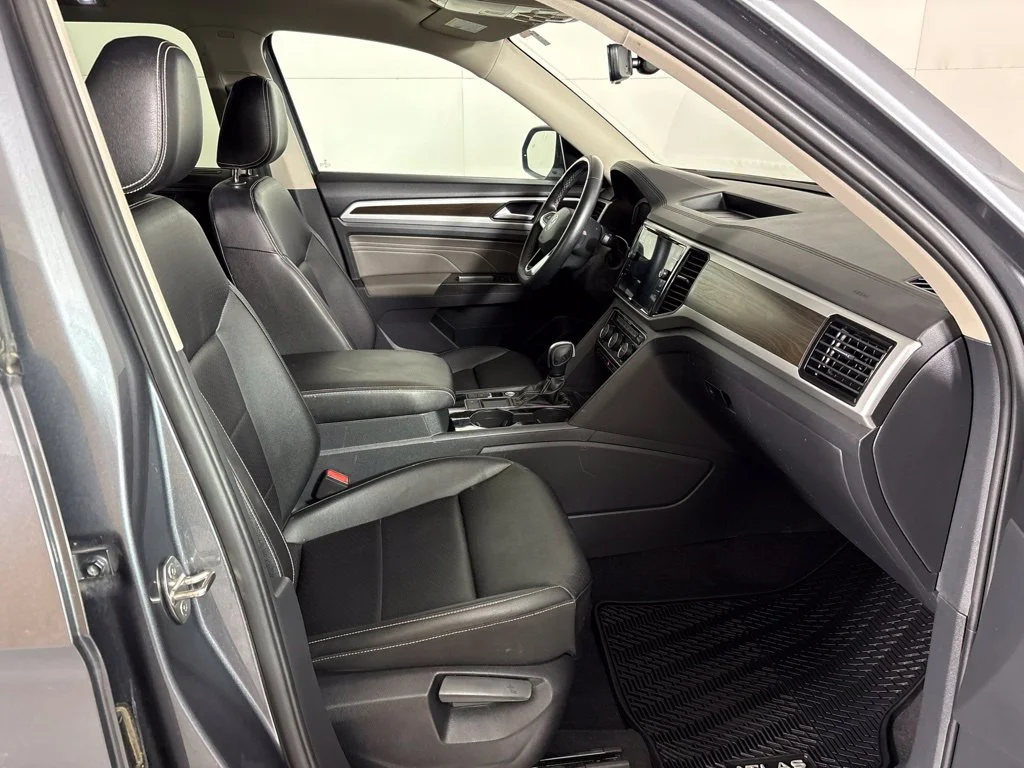 Used 2023 Gray Volkswagen 3.6L V6 SE w/Technology image 17