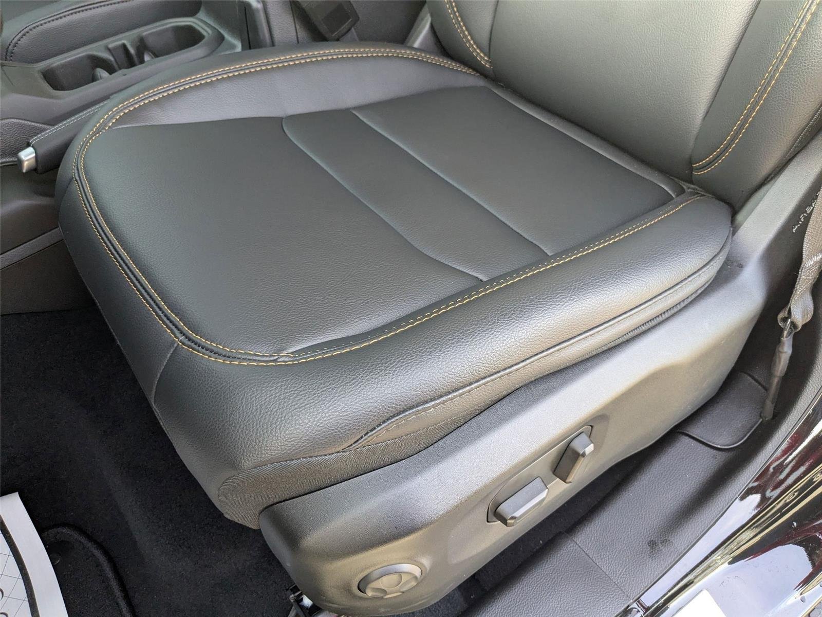 2025 Jeep Wrangler 4-Door Sahara - Photo 13