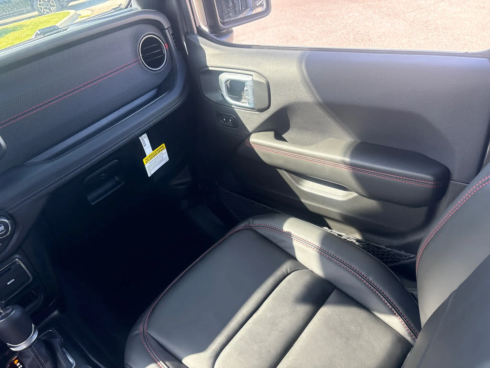 New 2026 Granite Crystal Metallic Clearcoat Jeep Rubicon X image 17