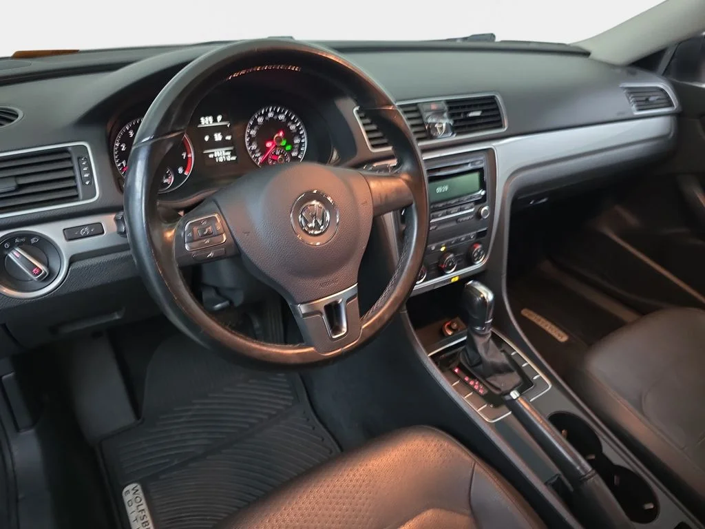 Used 2014 Platinum Gray Metallic Volkswagen 2.5L Wolfsburg Edition image 18