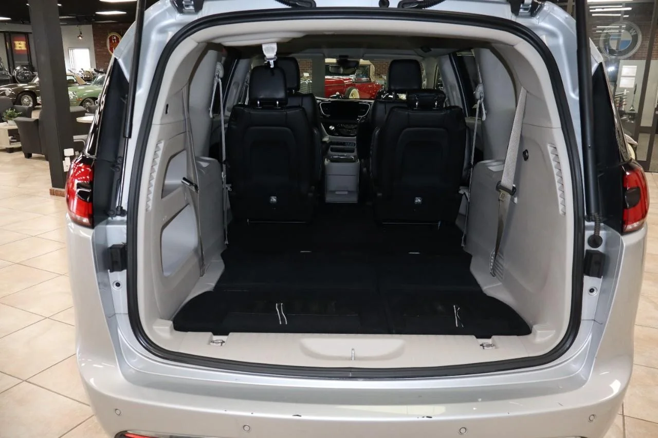 Used 2024 Silver Mist Clear Coat Chrysler Touring L image 6