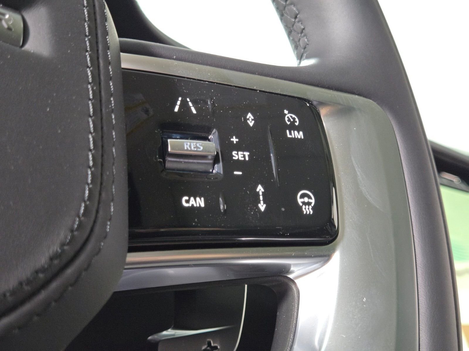 New 2026 Fuji White Land Rover SE image 25