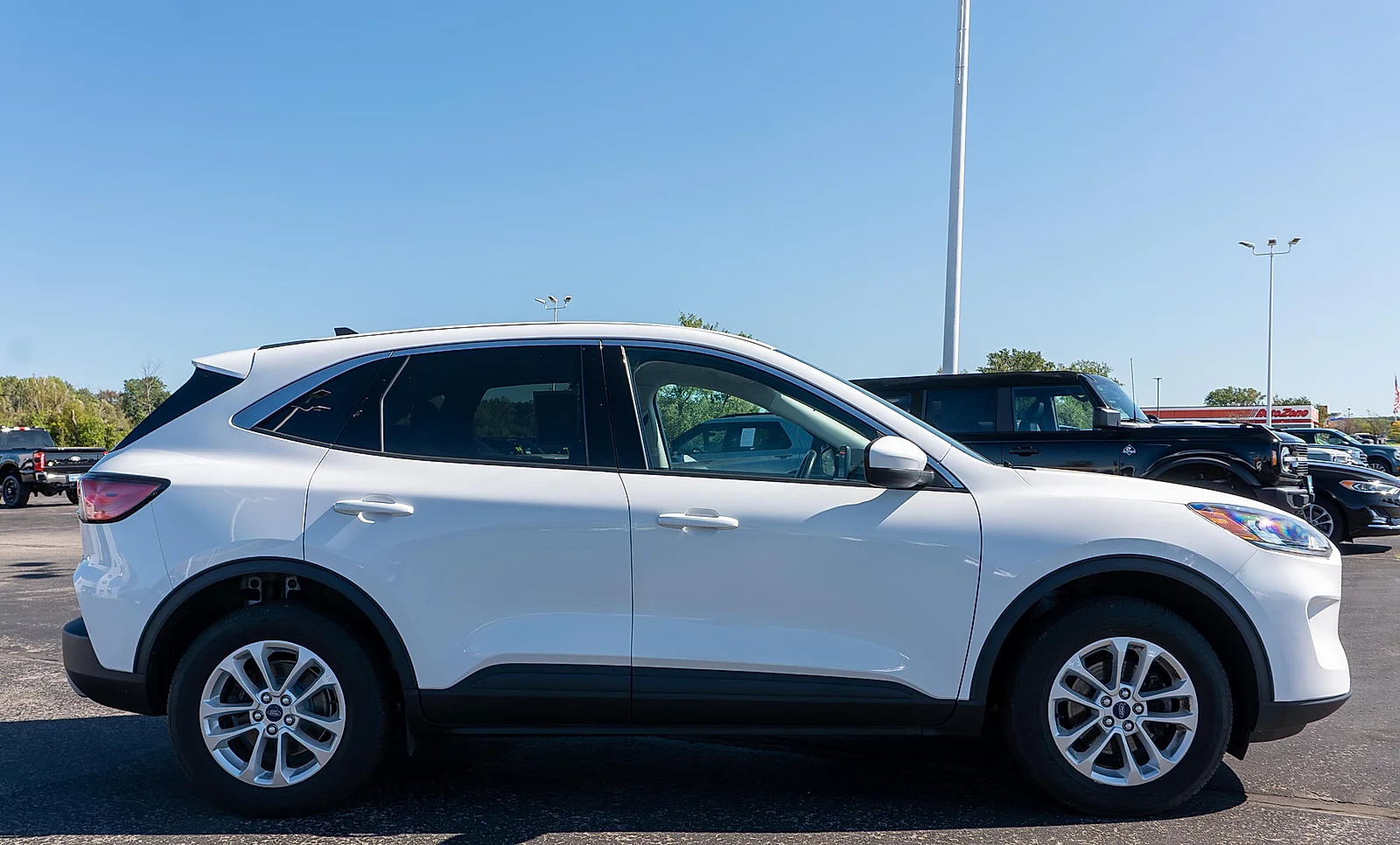 Used 2021 Oxford White Ford SE image 5