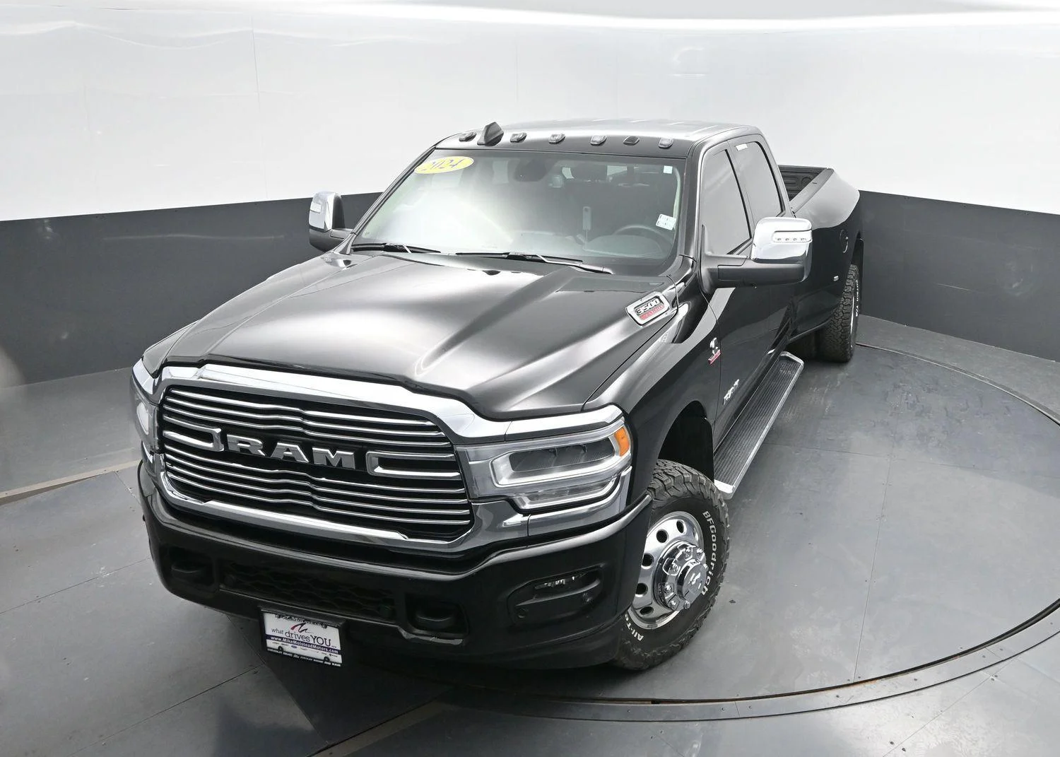 Used 2024 Diamond Black Crystal Pearlcoat Ram Laramie image 41