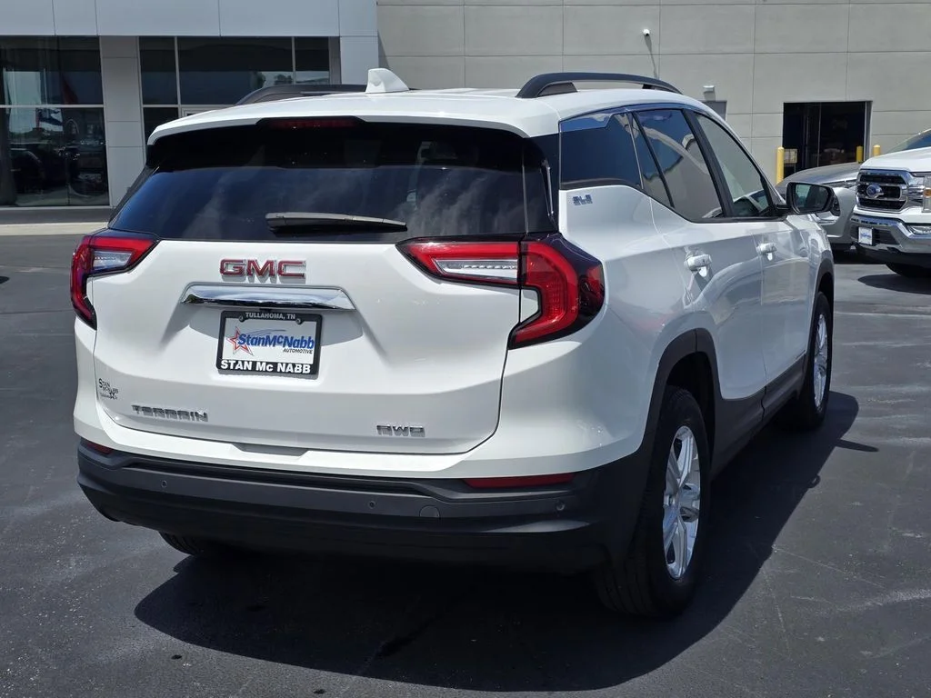 Used 2023 Summit White GMC SLE image 7