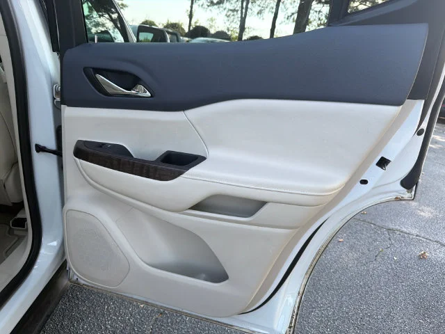 Used 2022 WHITE FROST TRICOAT GMC Denali image 16