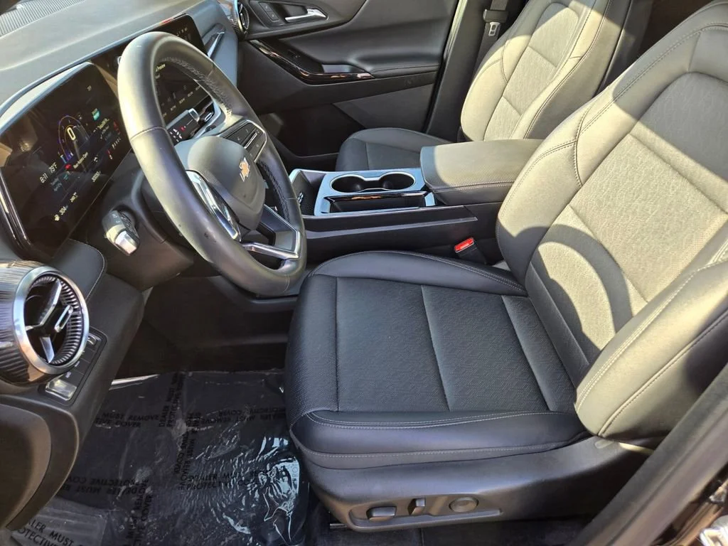 Used 2025 Mosaic Black Metallic Chevrolet LT image 10