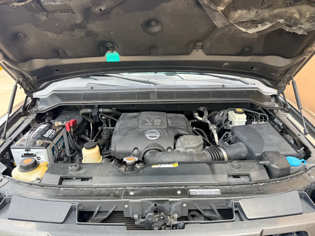 Used 2010 Smoke Nissan SE image 32