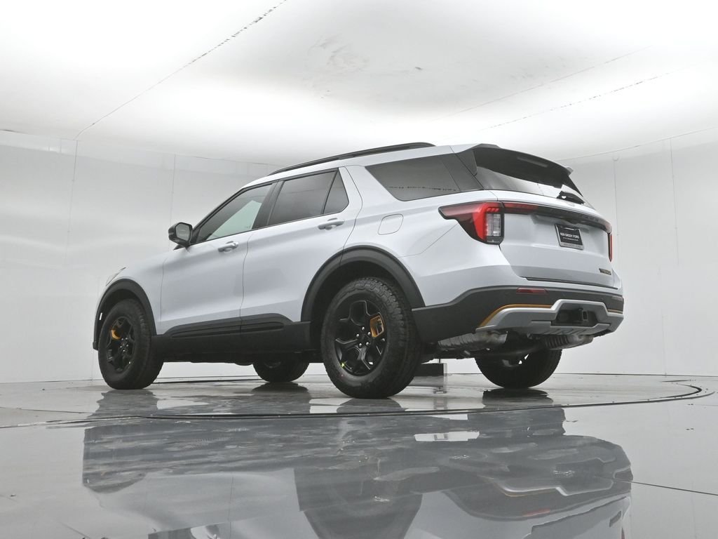 New 2026 Space White Metallic Ford Tremor image 3