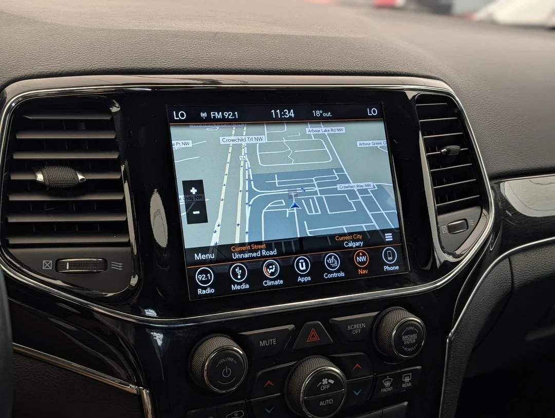 Used 2019 Green Jeep Trailhawk - - 4x4 - 5.7L HEMI V8 - Blind Spot Monitor - Backup Camera & More! image 26