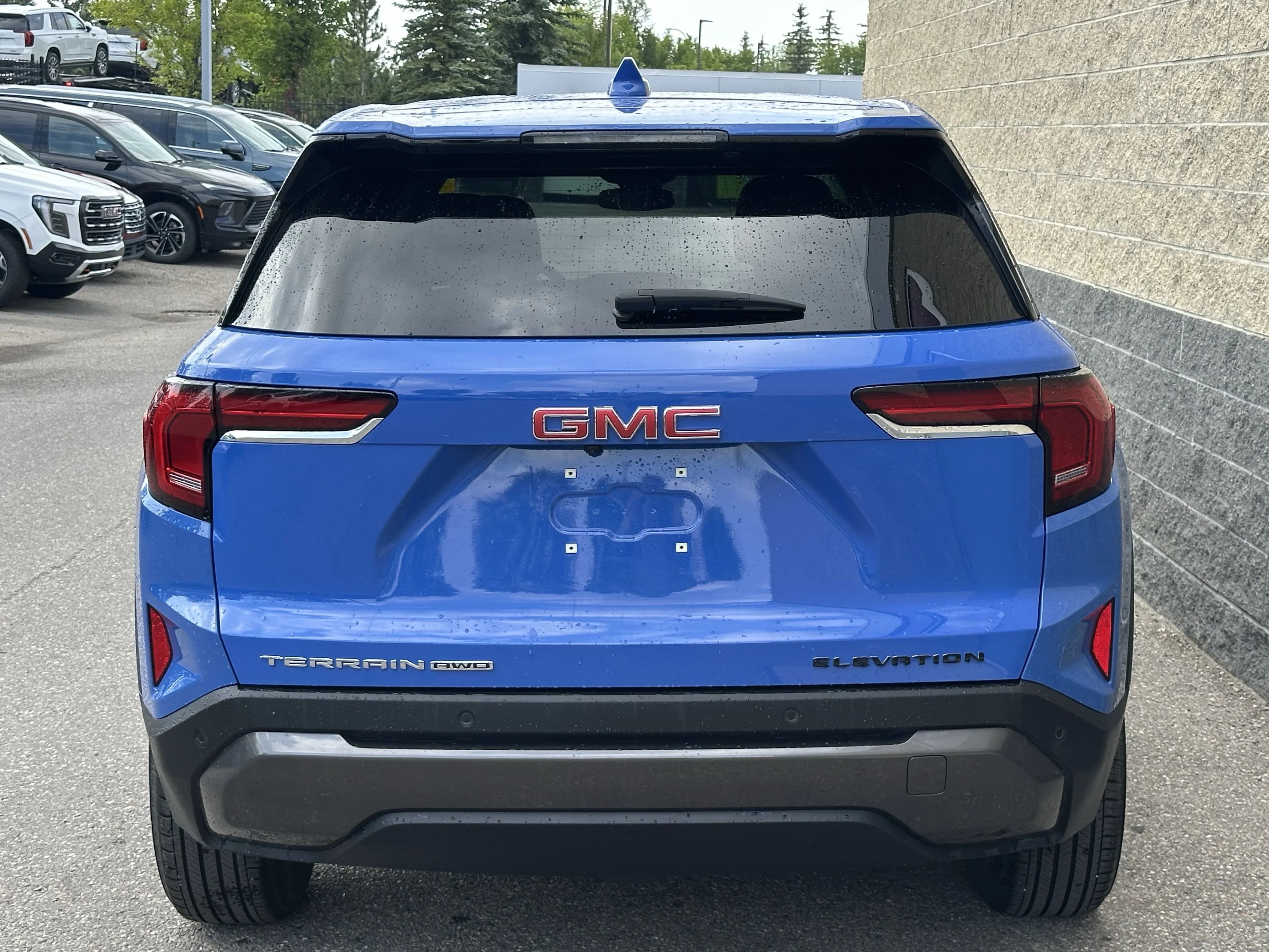Certified Used 2025  GMC AWD Elevation image 6