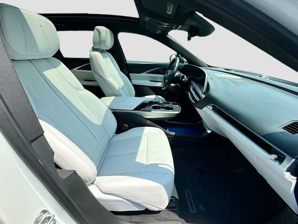 Used 2024 Crystal White Tricoat Cadillac Luxury image 29