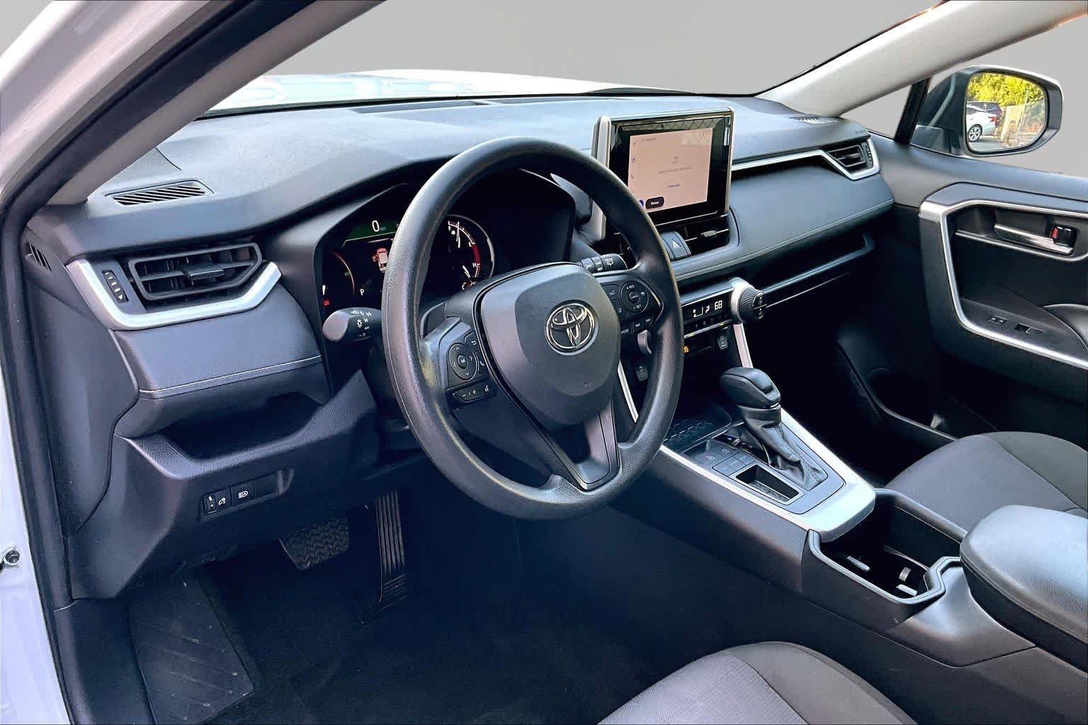 Used 2025 Ice Cap Toyota XLE image 18
