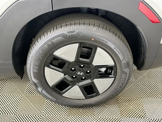 New 2026 Silver Hyundai SE image 19