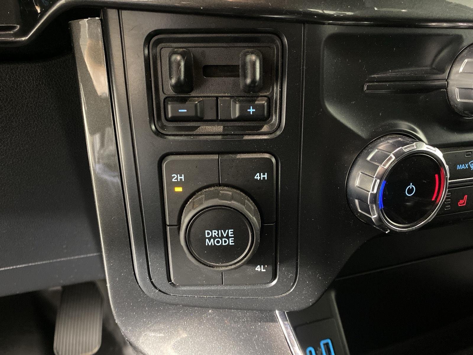 Used 2022 Oxford White Ford XLT image 25