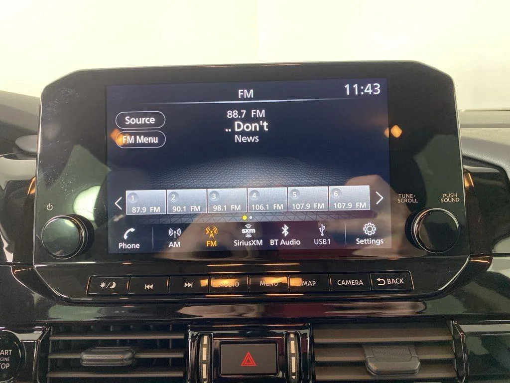 Used 2025 Deep Ocean Blue Nissan SL image 26