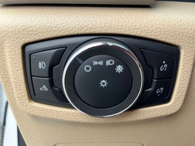 Used 2020 White Ford Lariat image 16