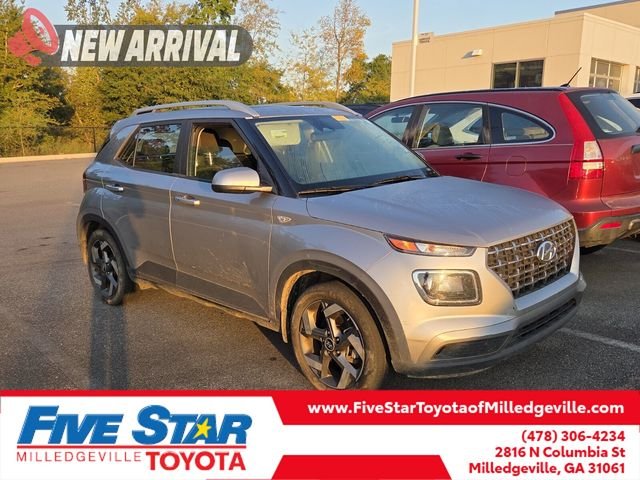 Used 2024 Silver Hyundai SEL image 1