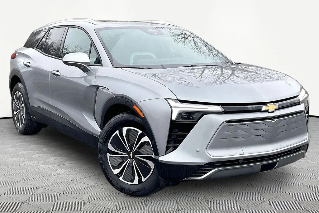 New 2025 Sterling Gray Metallic Chevrolet LT image 2
